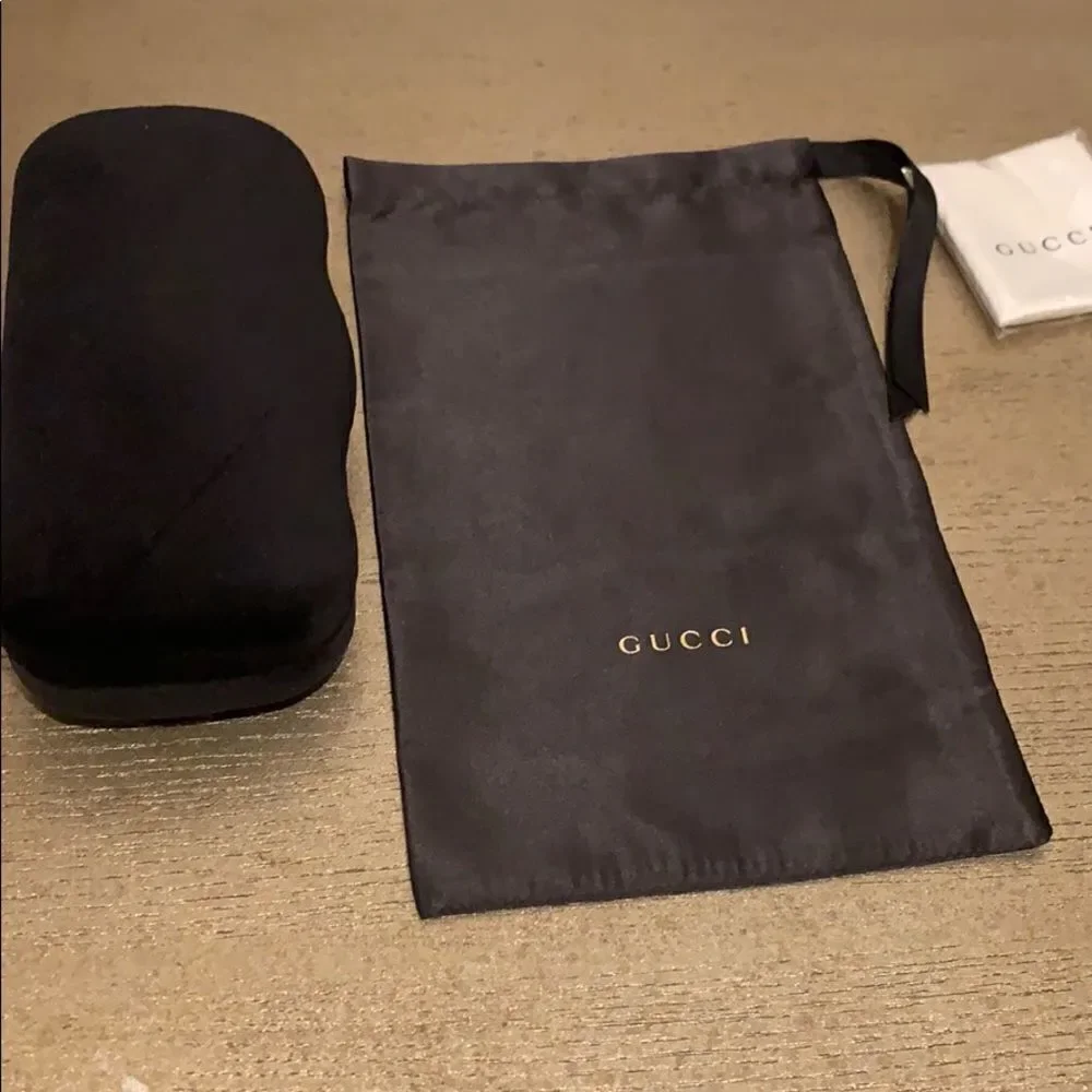 Gucci sunglass valves case & satin dust bag dust c